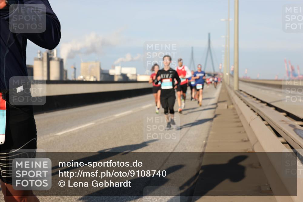 03.10.2025 - Köhlbrandbrückenlauf Lena Gebhardt http://msf.ph/oto/9108740 03.10.2025 09:41:06 Position 2  meine-sportfotos.de