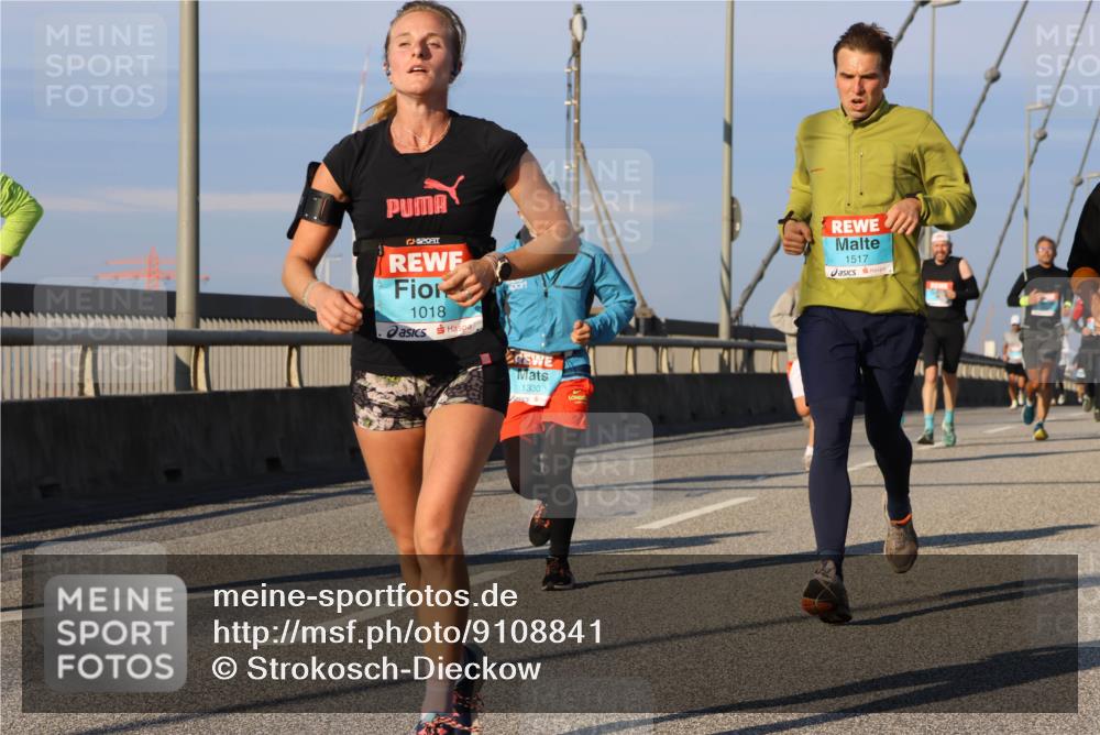 03.10.2025 - Köhlbrandbrückenlauf Strokosch-Dieckow http://msf.ph/oto/9108841 03.10.2025 09:39:38 Position 2 1018, 1330, 1517 meine-sportfotos.de