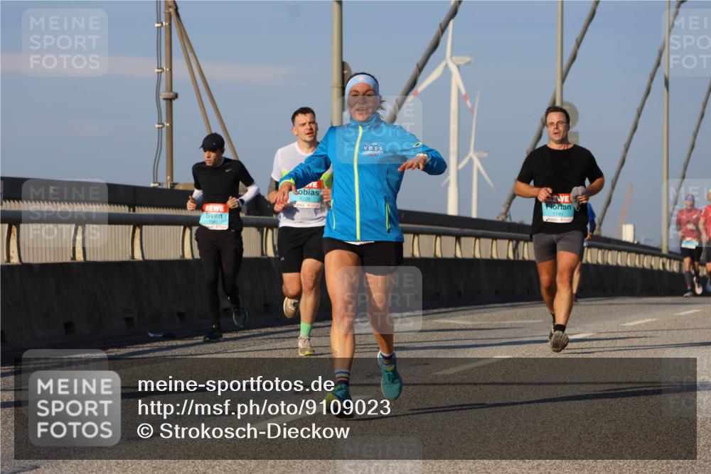 03.10.2025 - Köhlbrandbrückenlauf Strokosch-Dieckow http://msf.ph/oto/9109023 03.10.2025 09:40:02 Position 2 1226, 1043, 1146 meine-sportfotos.de