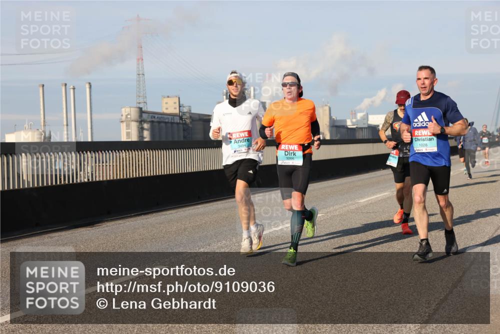03.10.2025 - Köhlbrandbrückenlauf Lena Gebhardt http://msf.ph/oto/9109036 03.10.2025 09:41:12 Position 2 3494, 3266, 1028 meine-sportfotos.de