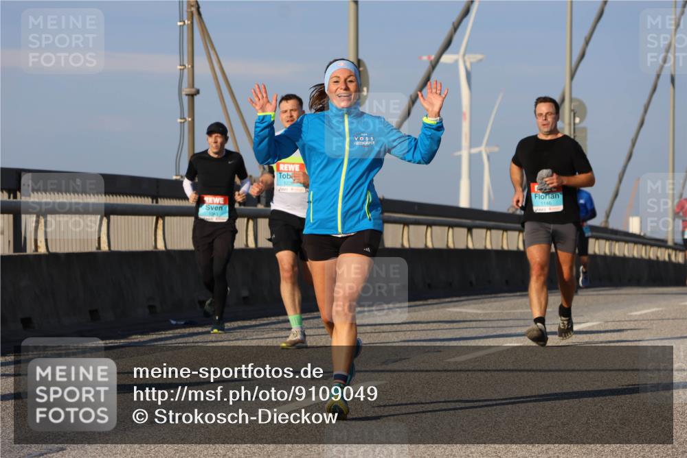 03.10.2025 - Köhlbrandbrückenlauf Strokosch-Dieckow http://msf.ph/oto/9109049 03.10.2025 09:40:02 Position 2 1043, 1220, 1146 meine-sportfotos.de