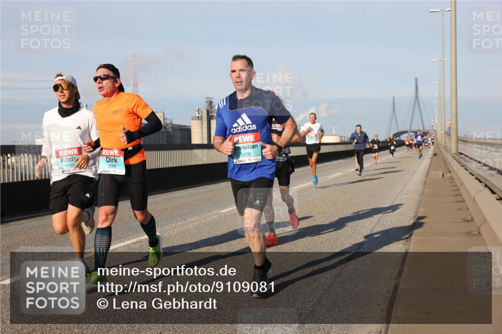 03.10.2025 - Köhlbrandbrückenlauf Lena Gebhardt http://msf.ph/oto/9109081 03.10.2025 09:41:13 Position 2 3494, 3266, 1028 meine-sportfotos.de
