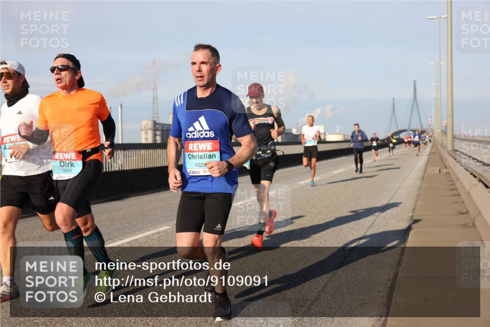 03.10.2025 - Köhlbrandbrückenlauf Lena Gebhardt http://msf.ph/oto/9109091 03.10.2025 09:41:13 Position 2 3266, 1028 meine-sportfotos.de