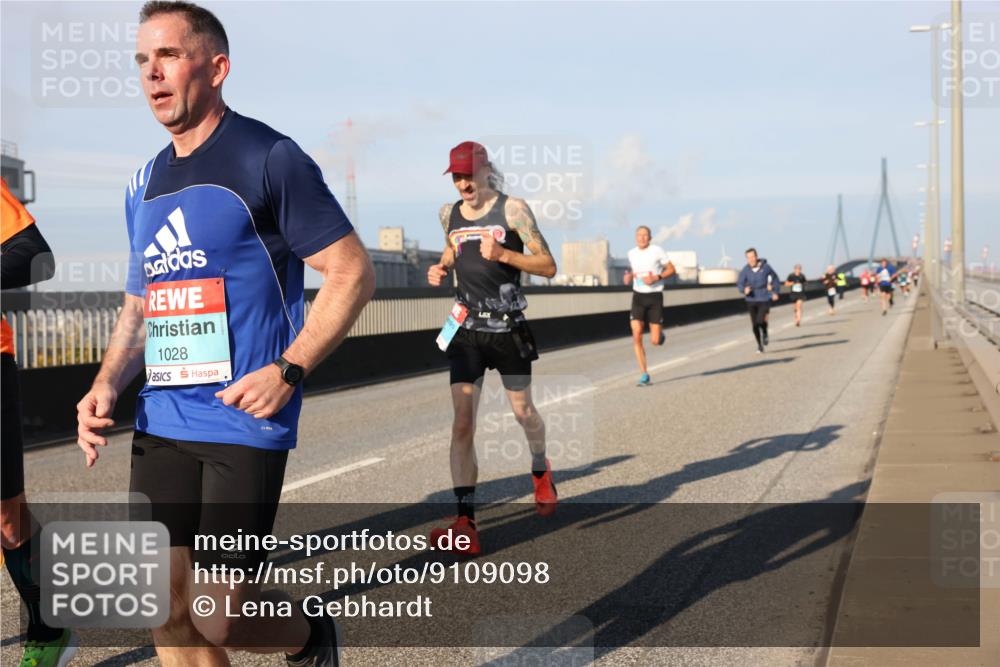 03.10.2025 - Köhlbrandbrückenlauf Lena Gebhardt http://msf.ph/oto/9109098 03.10.2025 09:41:13 Position 2 1028, 8 meine-sportfotos.de