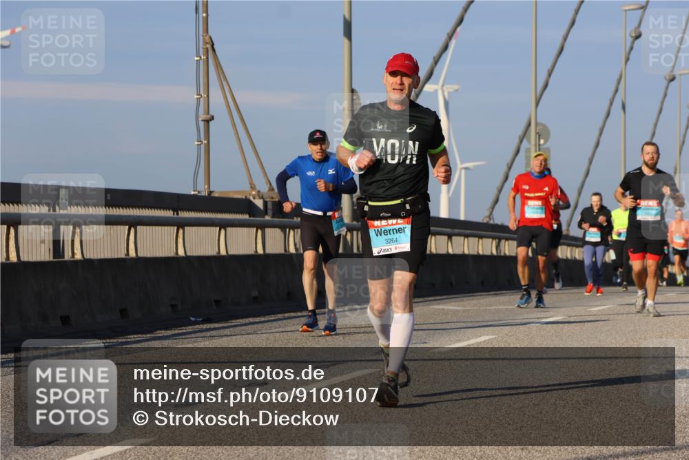 03.10.2025 - Köhlbrandbrückenlauf Strokosch-Dieckow http://msf.ph/oto/9109107 03.10.2025 09:40:09 Position 2 3264 meine-sportfotos.de