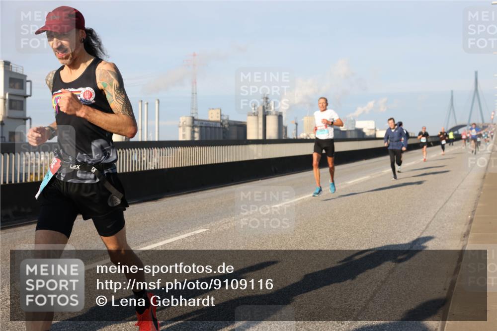 03.10.2025 - Köhlbrandbrückenlauf Lena Gebhardt http://msf.ph/oto/9109116 03.10.2025 09:41:14 Position 2 1910 meine-sportfotos.de