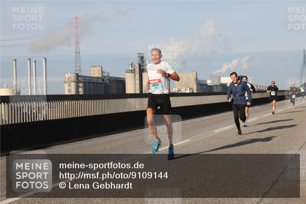 03.10.2025 - Köhlbrandbrückenlauf Lena Gebhardt http://msf.ph/oto/9109144 03.10.2025 09:41:15 Position 2 1048 meine-sportfotos.de