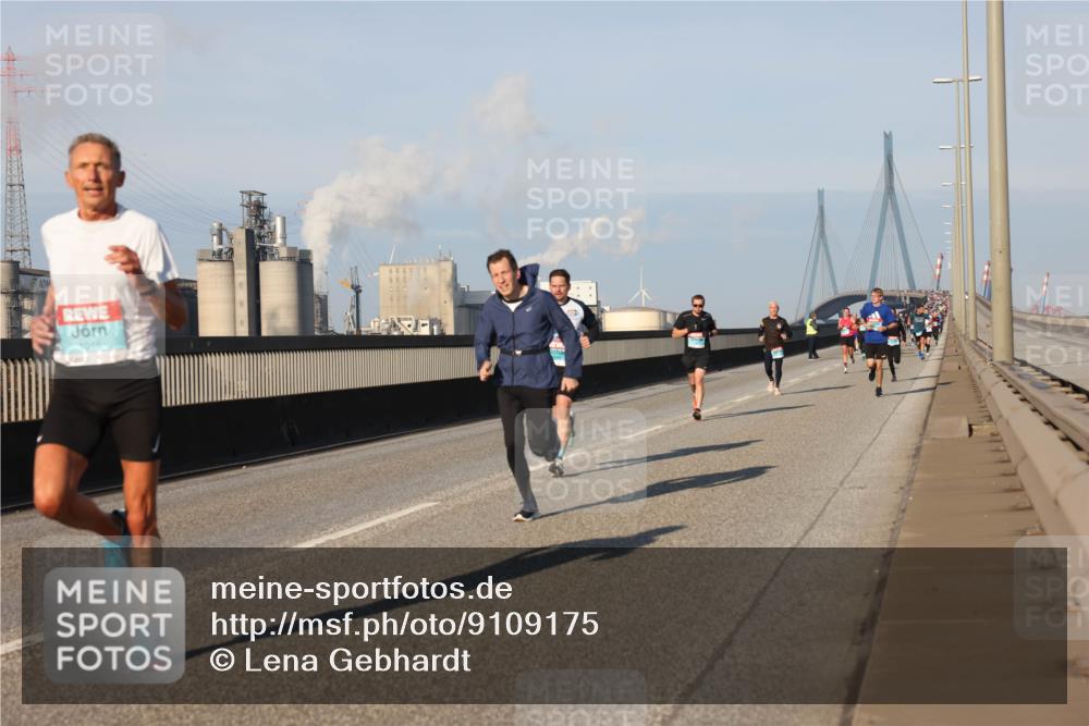 03.10.2025 - Köhlbrandbrückenlauf Lena Gebhardt http://msf.ph/oto/9109175 03.10.2025 09:41:16 Position 2 1048 meine-sportfotos.de