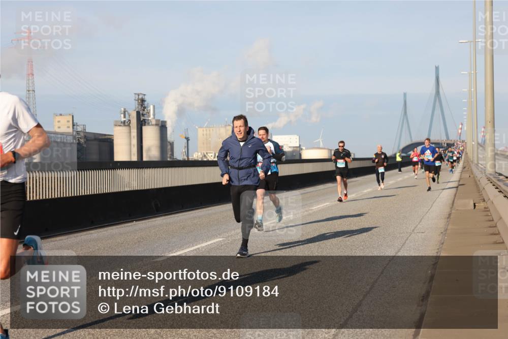 03.10.2025 - Köhlbrandbrückenlauf Lena Gebhardt http://msf.ph/oto/9109184 03.10.2025 09:41:16 Position 2  meine-sportfotos.de