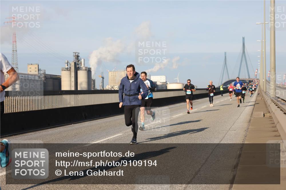 03.10.2025 - Köhlbrandbrückenlauf Lena Gebhardt http://msf.ph/oto/9109194 03.10.2025 09:41:16 Position 2  meine-sportfotos.de
