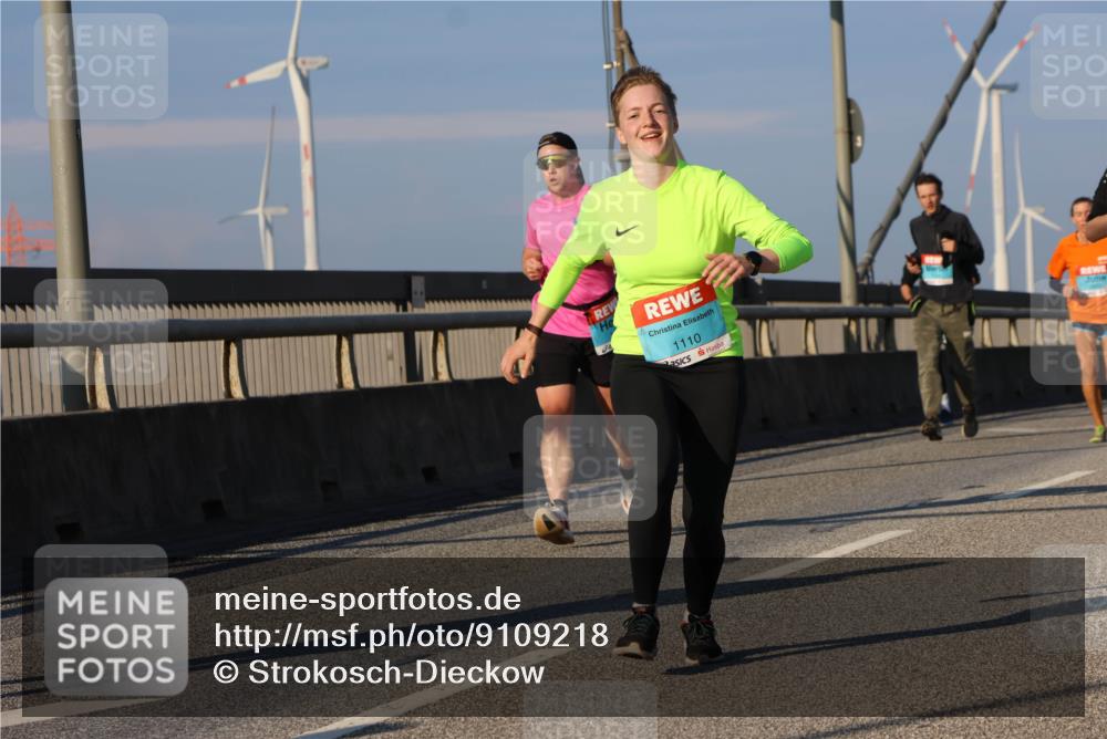 03.10.2025 - Köhlbrandbrückenlauf Strokosch-Dieckow http://msf.ph/oto/9109218 03.10.2025 09:40:21 Position 2 1110 meine-sportfotos.de