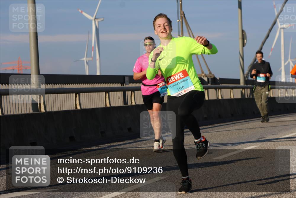 03.10.2025 - Köhlbrandbrückenlauf Strokosch-Dieckow http://msf.ph/oto/9109236 03.10.2025 09:40:21 Position 2 1110 meine-sportfotos.de