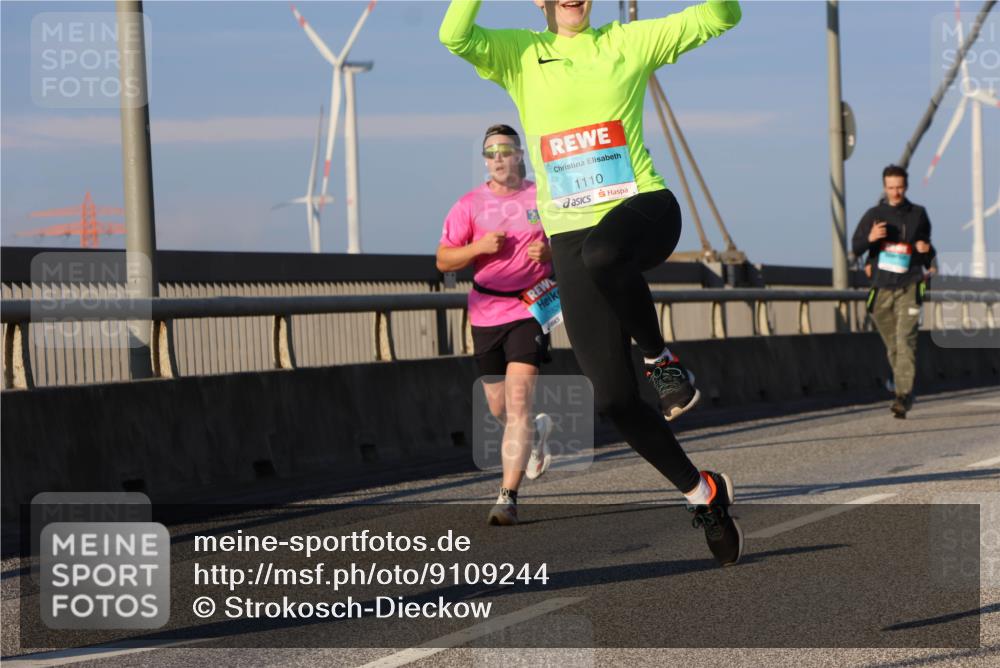 03.10.2025 - Köhlbrandbrückenlauf Strokosch-Dieckow http://msf.ph/oto/9109244 03.10.2025 09:40:21 Position 2 1110 meine-sportfotos.de
