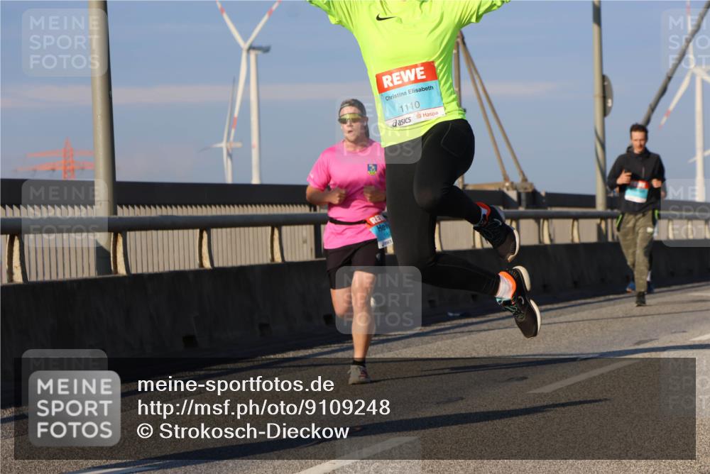 03.10.2025 - Köhlbrandbrückenlauf Strokosch-Dieckow http://msf.ph/oto/9109248 03.10.2025 09:40:22 Position 2 1110 meine-sportfotos.de