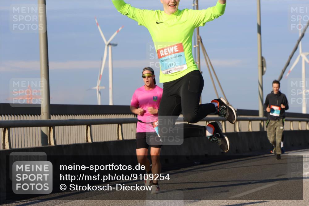03.10.2025 - Köhlbrandbrückenlauf Strokosch-Dieckow http://msf.ph/oto/9109254 03.10.2025 09:40:22 Position 2 1110 meine-sportfotos.de