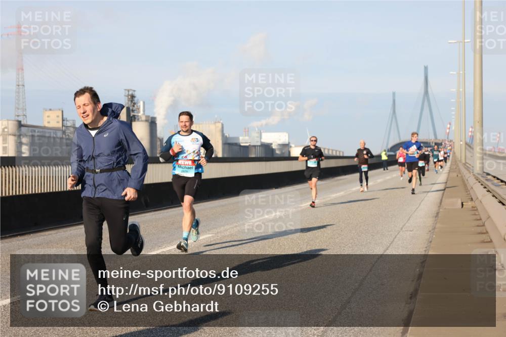03.10.2025 - Köhlbrandbrückenlauf Lena Gebhardt http://msf.ph/oto/9109255 03.10.2025 09:41:17 Position 2  meine-sportfotos.de