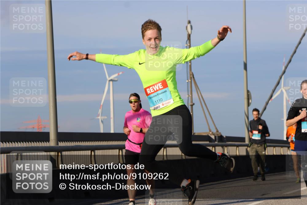 03.10.2025 - Köhlbrandbrückenlauf Strokosch-Dieckow http://msf.ph/oto/9109262 03.10.2025 09:40:22 Position 2 1110 meine-sportfotos.de