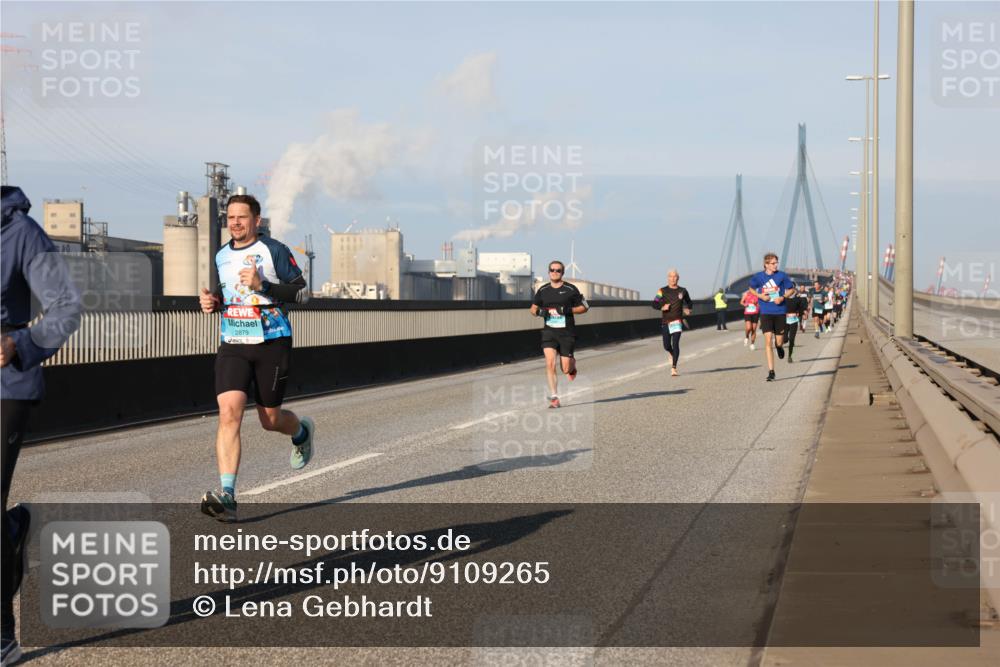 03.10.2025 - Köhlbrandbrückenlauf Lena Gebhardt http://msf.ph/oto/9109265 03.10.2025 09:41:17 Position 2 2879 meine-sportfotos.de