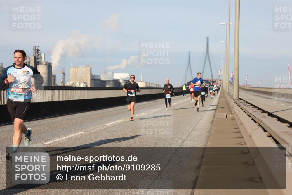 03.10.2025 - Köhlbrandbrückenlauf Lena Gebhardt http://msf.ph/oto/9109285 03.10.2025 09:41:18 Position 2 2879 meine-sportfotos.de