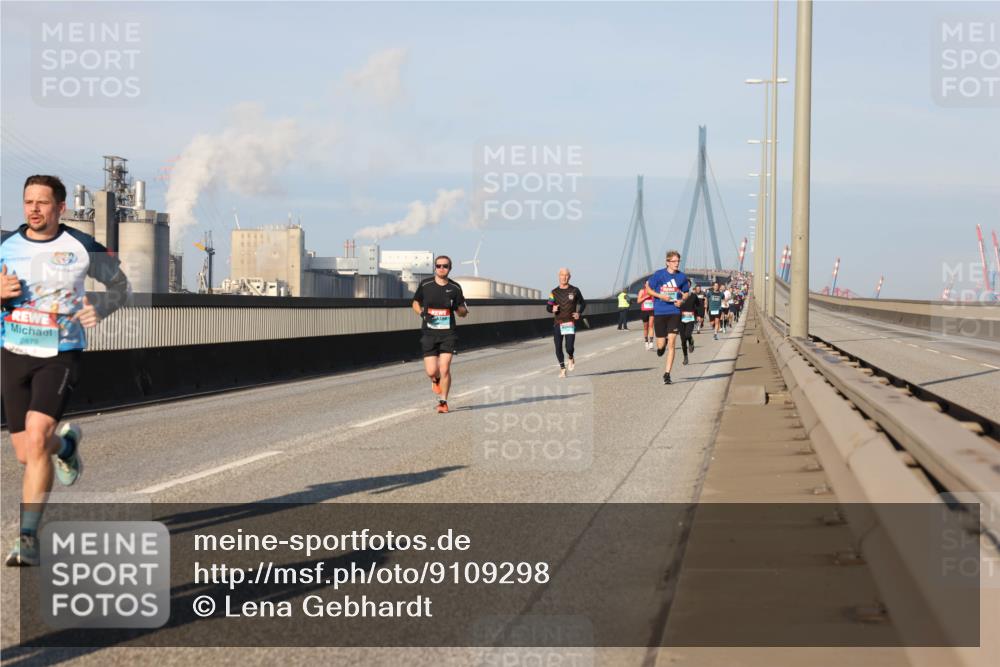 03.10.2025 - Köhlbrandbrückenlauf Lena Gebhardt http://msf.ph/oto/9109298 03.10.2025 09:41:18 Position 2 2879 meine-sportfotos.de