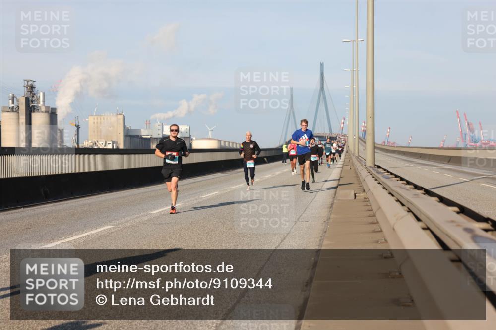 03.10.2025 - Köhlbrandbrückenlauf Lena Gebhardt http://msf.ph/oto/9109344 03.10.2025 09:41:18 Position 2  meine-sportfotos.de