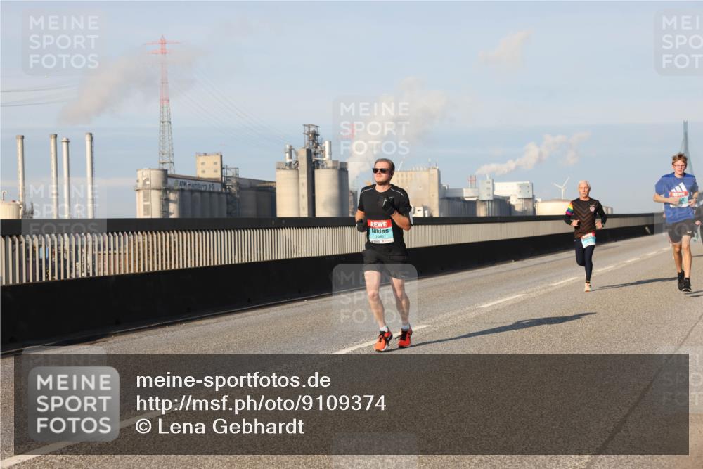 03.10.2025 - Köhlbrandbrückenlauf Lena Gebhardt http://msf.ph/oto/9109374 03.10.2025 09:41:20 Position 2 1085 meine-sportfotos.de