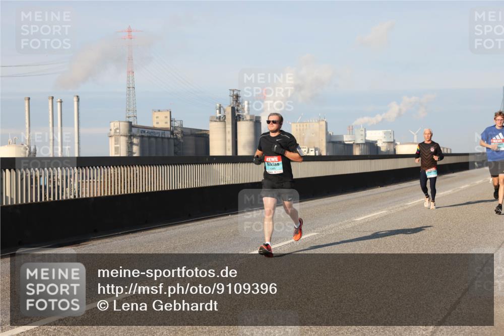 03.10.2025 - Köhlbrandbrückenlauf Lena Gebhardt http://msf.ph/oto/9109396 03.10.2025 09:41:20 Position 2 1085 meine-sportfotos.de