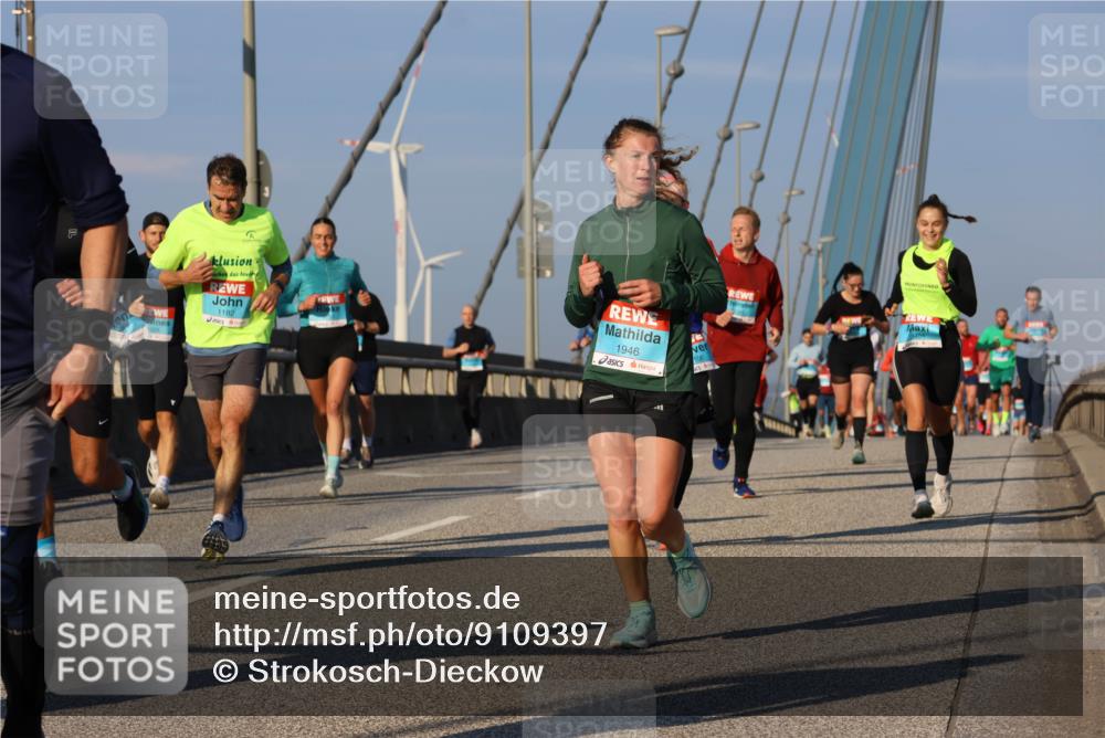 03.10.2025 - Köhlbrandbrückenlauf Strokosch-Dieckow http://msf.ph/oto/9109397 03.10.2025 09:40:30 Position 2 1182, 1946, 106, 3454 meine-sportfotos.de