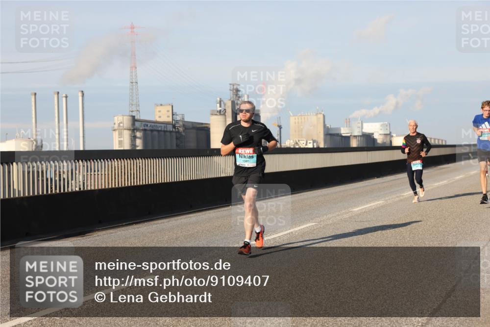 03.10.2025 - Köhlbrandbrückenlauf Lena Gebhardt http://msf.ph/oto/9109407 03.10.2025 09:41:20 Position 2 1085 meine-sportfotos.de