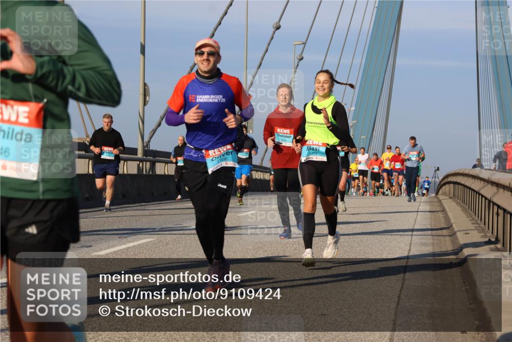 03.10.2025 - Köhlbrandbrückenlauf Strokosch-Dieckow http://msf.ph/oto/9109424 03.10.2025 09:40:33 Position 2 46, 1106, 1225, 3454 meine-sportfotos.de