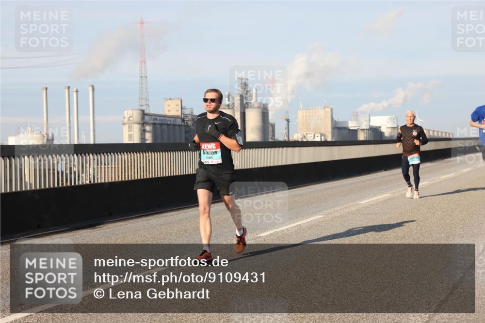 03.10.2025 - Köhlbrandbrückenlauf Lena Gebhardt http://msf.ph/oto/9109431 03.10.2025 09:41:21 Position 2 1085 meine-sportfotos.de