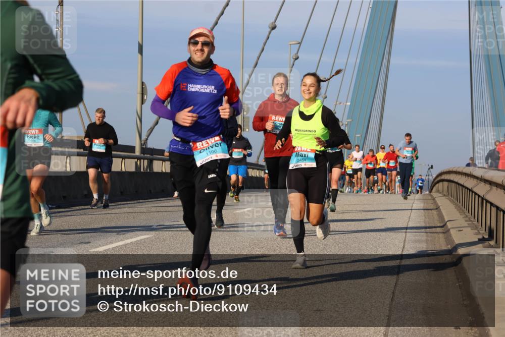 03.10.2025 - Köhlbrandbrückenlauf Strokosch-Dieckow http://msf.ph/oto/9109434 03.10.2025 09:40:33 Position 2 1280, 1106, 2024, 3454 meine-sportfotos.de
