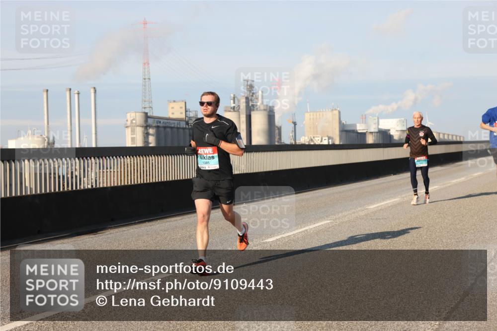 03.10.2025 - Köhlbrandbrückenlauf Lena Gebhardt http://msf.ph/oto/9109443 03.10.2025 09:41:21 Position 2 1085 meine-sportfotos.de