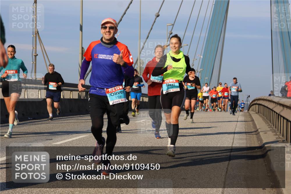 03.10.2025 - Köhlbrandbrückenlauf Strokosch-Dieckow http://msf.ph/oto/9109450 03.10.2025 09:40:34 Position 2 1106, 1225, 2824, 3454 meine-sportfotos.de