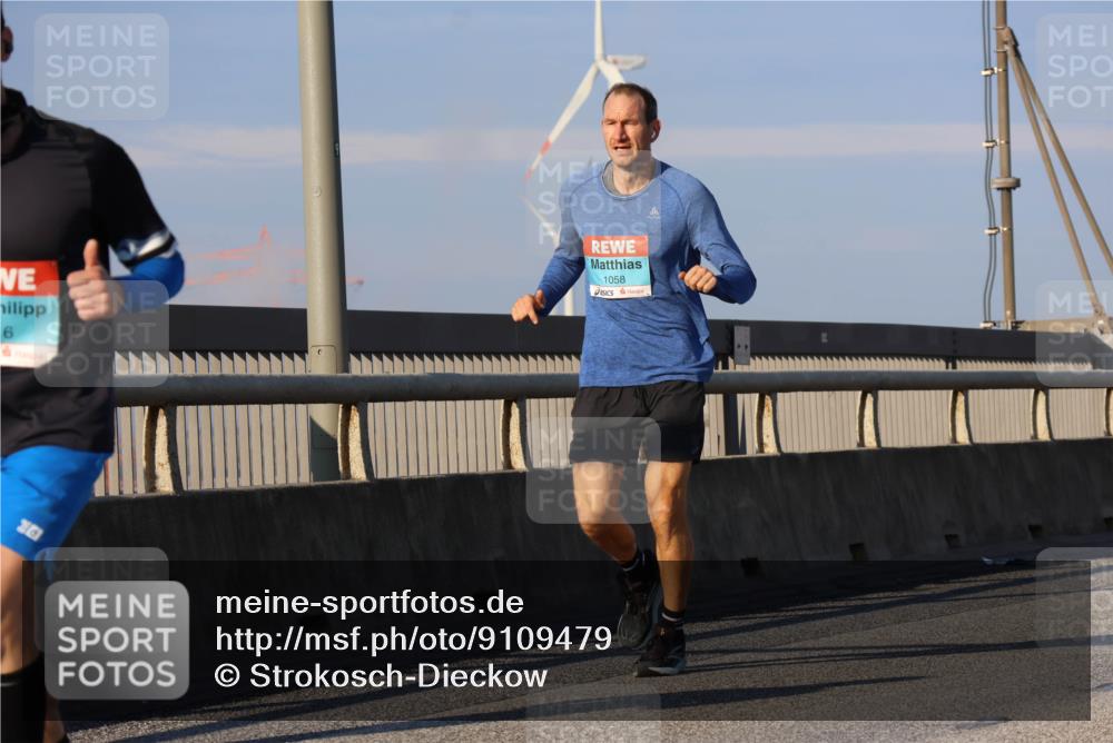 03.10.2025 - Köhlbrandbrückenlauf Strokosch-Dieckow http://msf.ph/oto/9109479 03.10.2025 09:40:42 Position 2 6, 210, 1058 meine-sportfotos.de