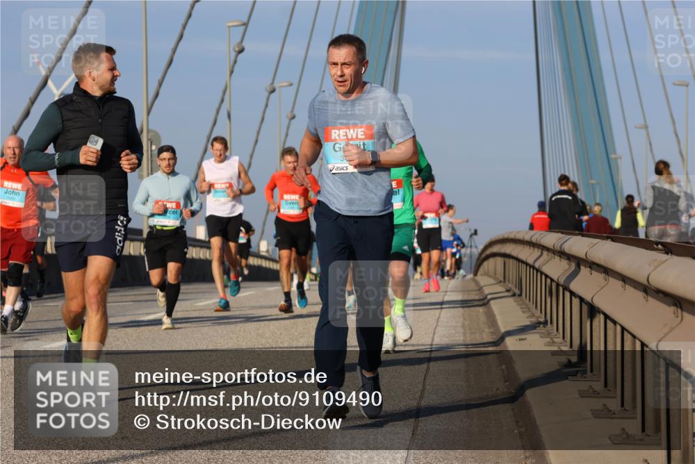 03.10.2025 - Köhlbrandbrückenlauf Strokosch-Dieckow http://msf.ph/oto/9109490 03.10.2025 09:40:43 Position 2 30, 2000 meine-sportfotos.de