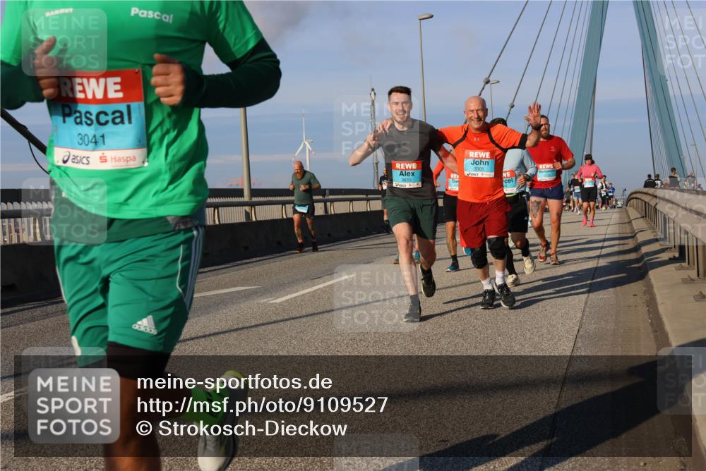 03.10.2025 - Köhlbrandbrückenlauf Strokosch-Dieckow http://msf.ph/oto/9109527 03.10.2025 09:40:48 Position 2 3041, 3305, 3659 meine-sportfotos.de
