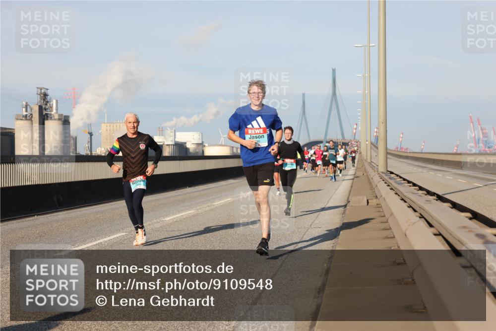 03.10.2025 - Köhlbrandbrückenlauf Lena Gebhardt http://msf.ph/oto/9109548 03.10.2025 09:41:22 Position 2 20 meine-sportfotos.de