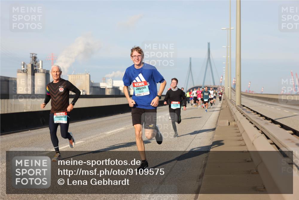 03.10.2025 - Köhlbrandbrückenlauf Lena Gebhardt http://msf.ph/oto/9109575 03.10.2025 09:41:23 Position 2 1020, 1230 meine-sportfotos.de