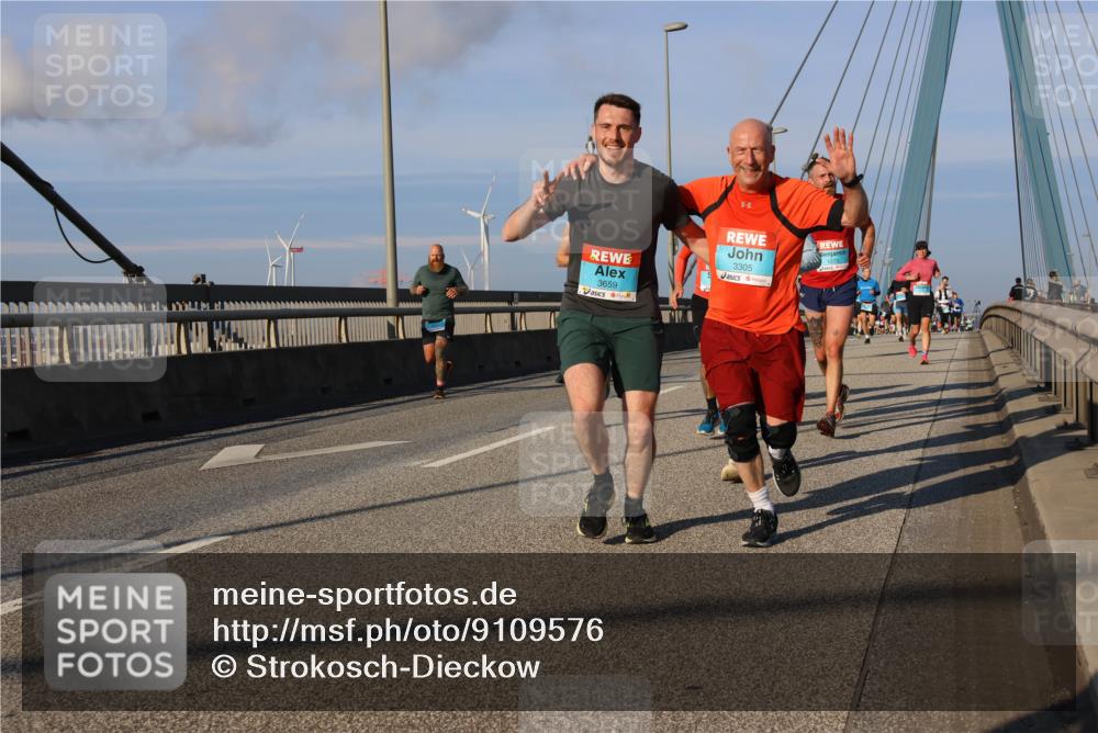 03.10.2025 - Köhlbrandbrückenlauf Strokosch-Dieckow http://msf.ph/oto/9109576 03.10.2025 09:40:49 Position 2 3659, 3305 meine-sportfotos.de