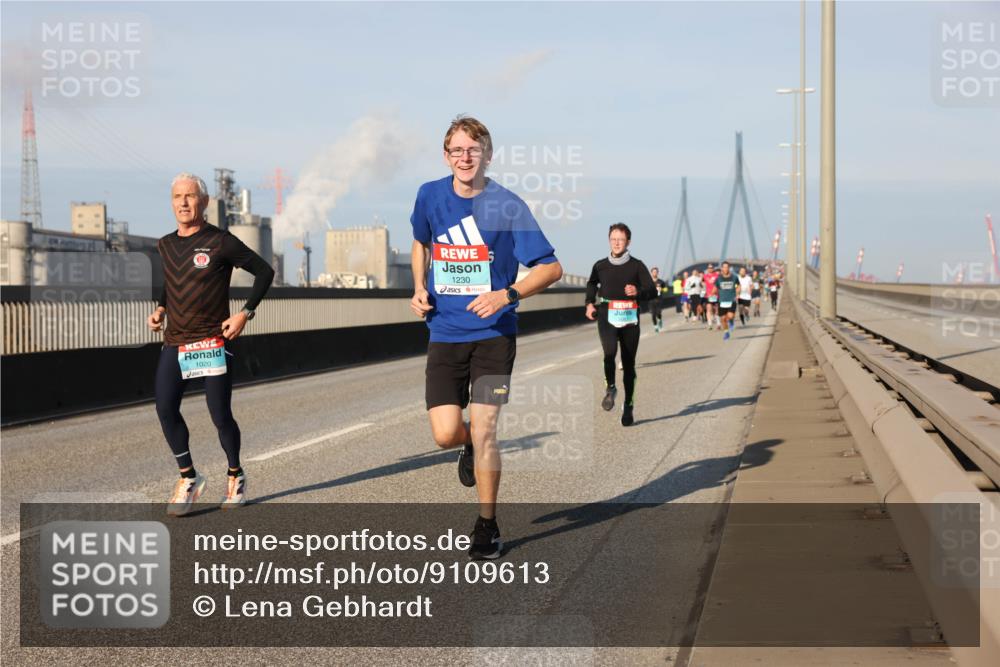 03.10.2025 - Köhlbrandbrückenlauf Lena Gebhardt http://msf.ph/oto/9109613 03.10.2025 09:41:23 Position 2 1020, 1230 meine-sportfotos.de