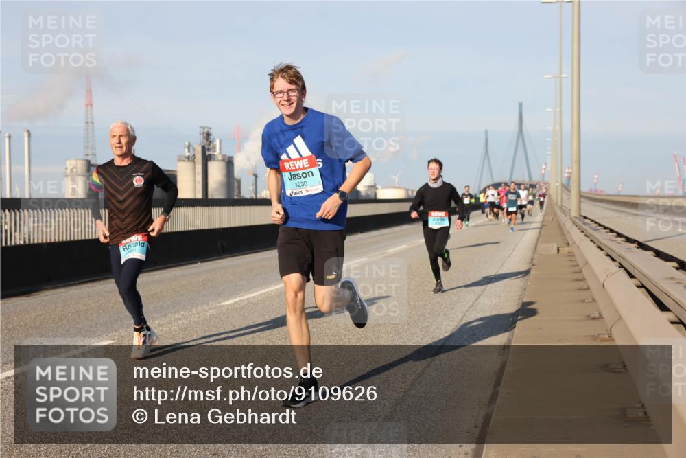 03.10.2025 - Köhlbrandbrückenlauf Lena Gebhardt http://msf.ph/oto/9109626 03.10.2025 09:41:23 Position 2 1230 meine-sportfotos.de
