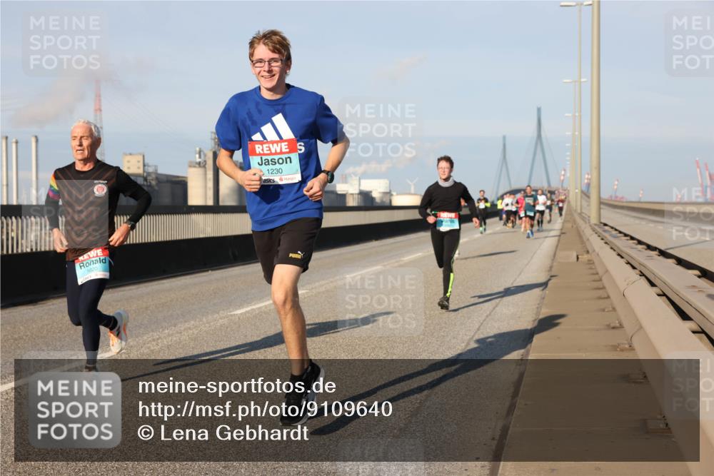 03.10.2025 - Köhlbrandbrückenlauf Lena Gebhardt http://msf.ph/oto/9109640 03.10.2025 09:41:24 Position 2 1230, 1020 meine-sportfotos.de