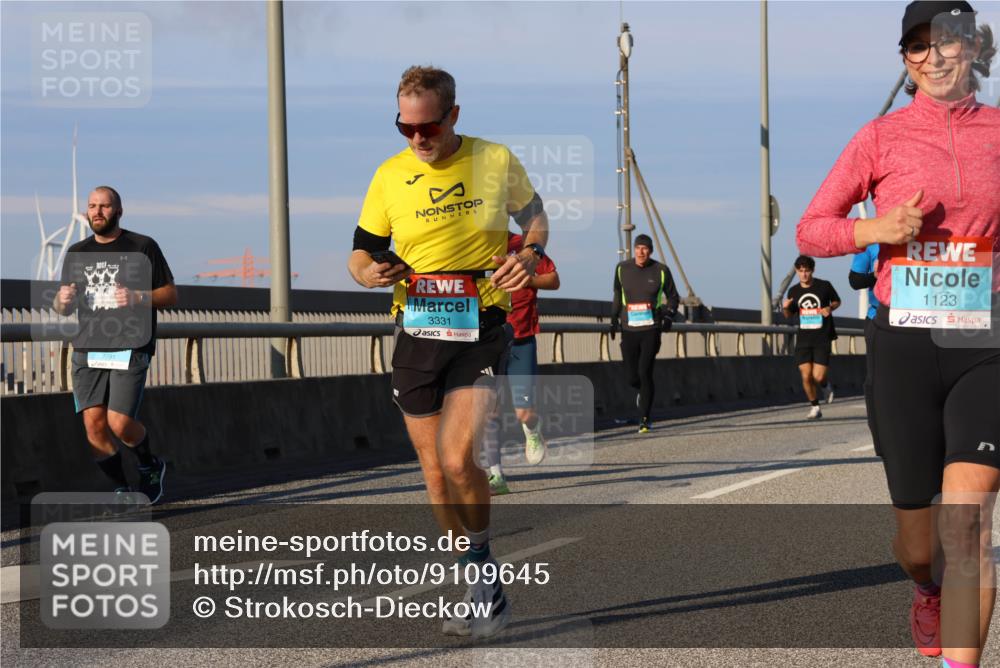 03.10.2025 - Köhlbrandbrückenlauf Strokosch-Dieckow http://msf.ph/oto/9109645 03.10.2025 09:40:54 Position 2 2791, 3331, 1123 meine-sportfotos.de