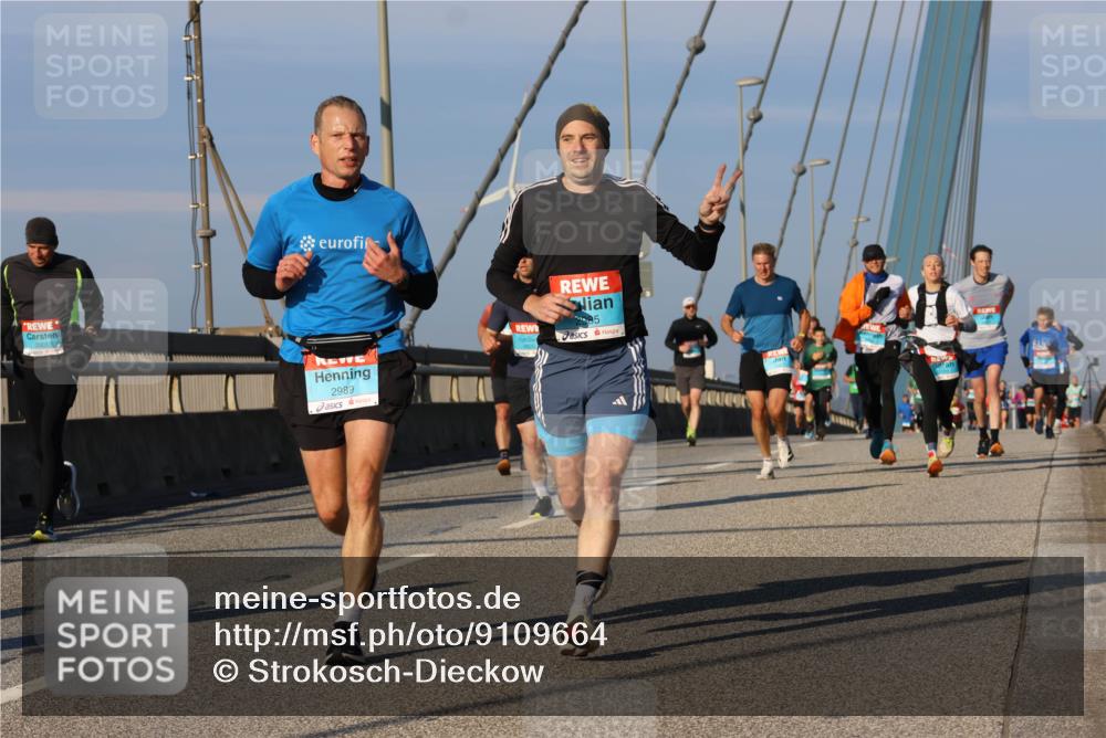 03.10.2025 - Köhlbrandbrückenlauf Strokosch-Dieckow http://msf.ph/oto/9109664 03.10.2025 09:40:56 Position 2 2989, 2985 meine-sportfotos.de