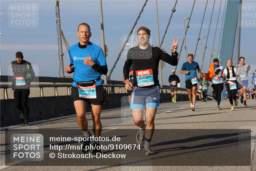 03.10.2025 - Köhlbrandbrückenlauf Strokosch-Dieckow http://msf.ph/oto/9109674 03.10.2025 09:40:56 Position 2 3301, 2989, 2985 meine-sportfotos.de