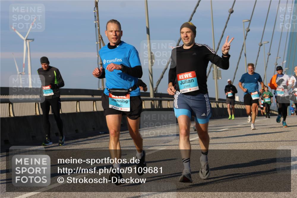 03.10.2025 - Köhlbrandbrückenlauf Strokosch-Dieckow http://msf.ph/oto/9109681 03.10.2025 09:40:56 Position 2 2989, 2985 meine-sportfotos.de