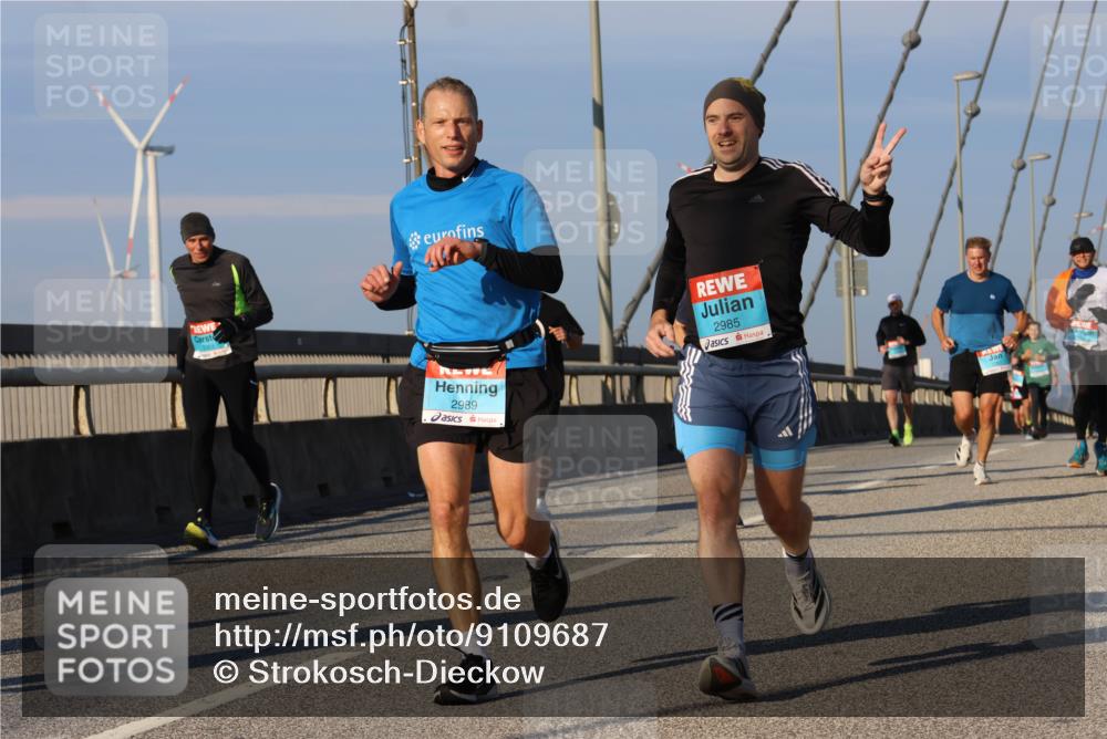 03.10.2025 - Köhlbrandbrückenlauf Strokosch-Dieckow http://msf.ph/oto/9109687 03.10.2025 09:40:56 Position 2 3301, 2989, 2985 meine-sportfotos.de