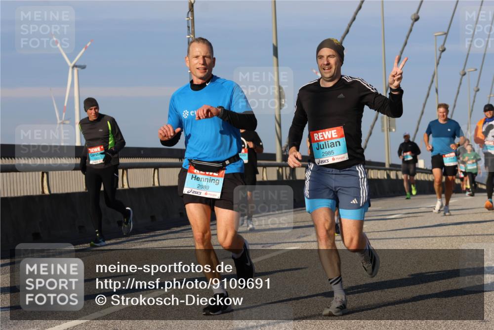 03.10.2025 - Köhlbrandbrückenlauf Strokosch-Dieckow http://msf.ph/oto/9109691 03.10.2025 09:40:56 Position 2 3301, 2989, 2985 meine-sportfotos.de