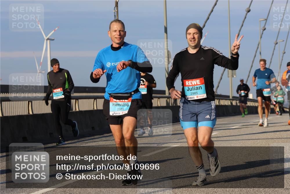 03.10.2025 - Köhlbrandbrückenlauf Strokosch-Dieckow http://msf.ph/oto/9109696 03.10.2025 09:40:56 Position 2 3301, 2989, 2985 meine-sportfotos.de